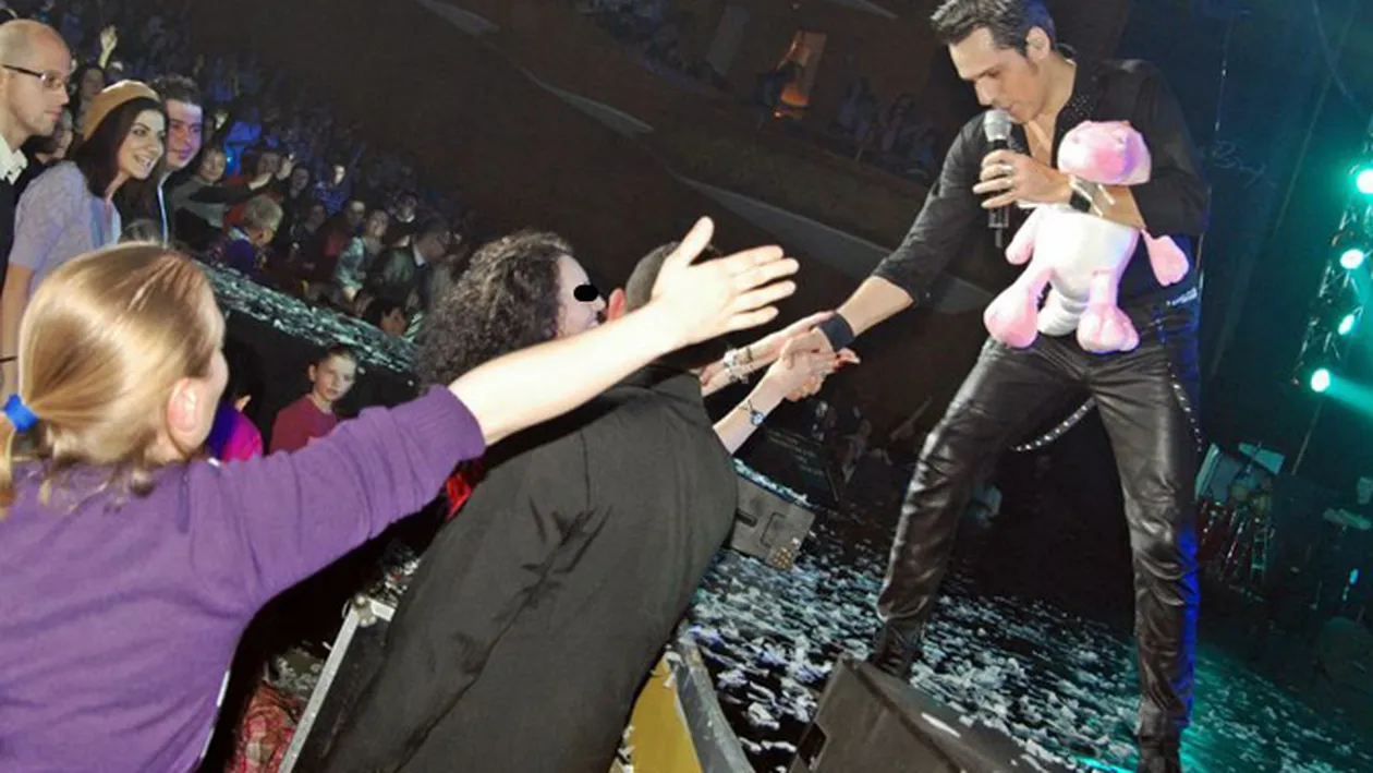 Stefan Banica este iubit de fani prea mult! Unei admiratoare i-a scapat mana intre picioarele artistului!