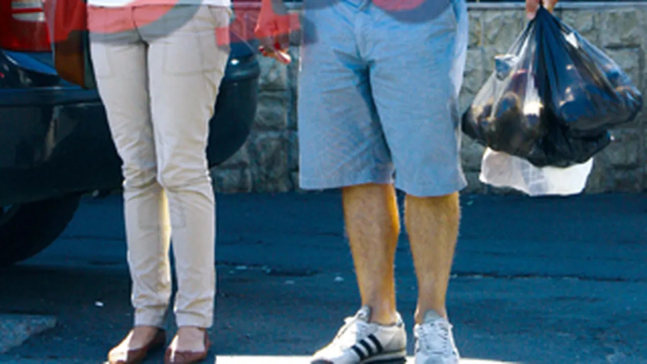 Se asaza la casa lui la 45 de ani, alaturi de o femeie de 25! O ia Din dragoste, dar impotriva tatalui ei... Mircea Radu se insoara!