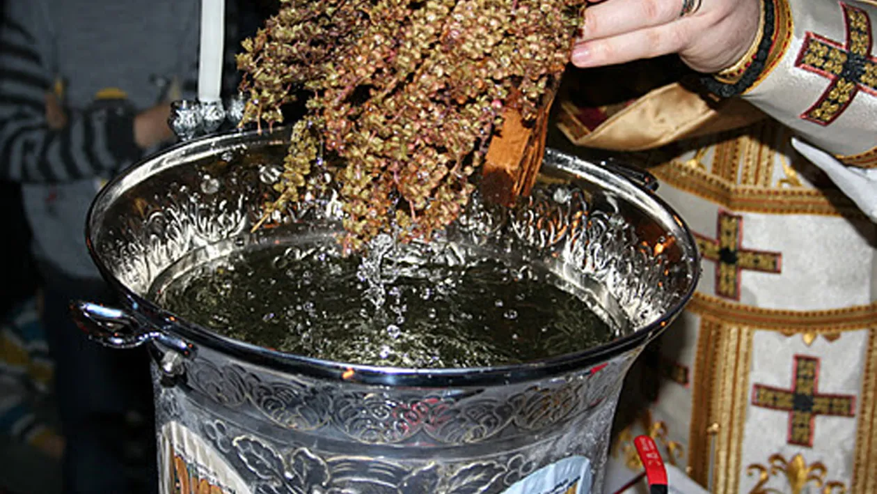 BOBOTEAZA 2018. Agheasma mare are puteri miraculoase! Ce nu se ştie despre apa sfinţită de la Bobotează