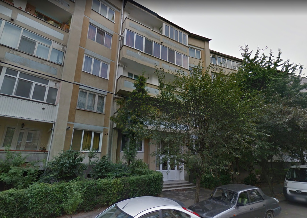 Blocul "bântuit" din Baia Mare ar fi fost construit pe un cimitir, exact ca în filmul Poltergeist