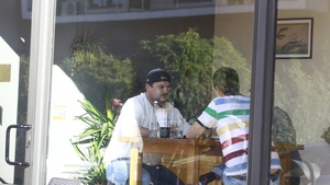 VIDEO EXCLUSIV. Dorel & Bobiţă din Las Fierbinţi au ieşit cu băieţii la o ”cârciumă” de fiţe! Şi-au făcut talentul la un sushi, apoi…