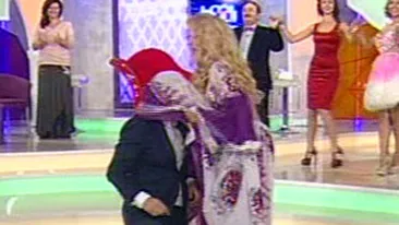 Mihai Morar, cu capul sub fusta si intre sanii Andreei Balan! Ai vrea sa ii iei locul?