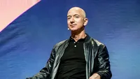 Jeff Bezos și-a dus iubita într-o vacanță de lux. Cum arată „bijuteria” ținută la secret de miliardarul american