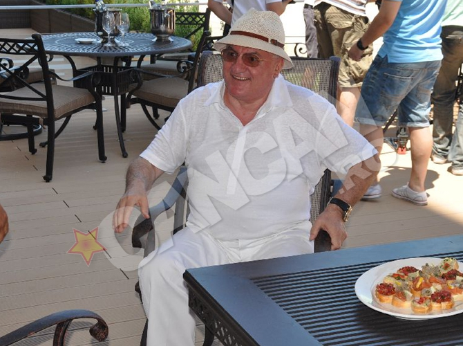 Dumitru Dragomir a zambit si a glumit in permanenta