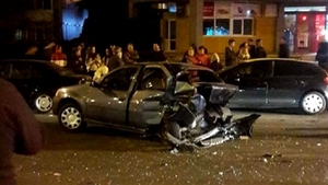 Accident grav provocat de fiul lui Leonard Doroftei în Ploiești! Tânărul butona telefonul mobil la volan