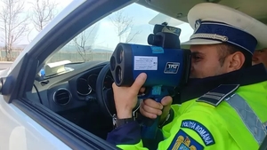 Puțini șoferi știu! De la ce distanță poate fi înregistrată viteza de circulație de către pistoalele radar