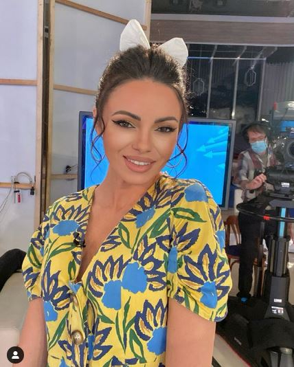 Asistenta TV Cosmina Adam, amenințată că va fi desfigurată cu acid sulfuric: ”Te voi arde!”