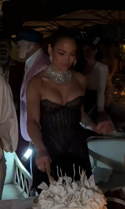 Ce surpriză i-a făcut Anastasia Soare lui Jennifer Lopez, de ziua ei de naștere. Mesajul public transmis de artistă pentru românca noastră