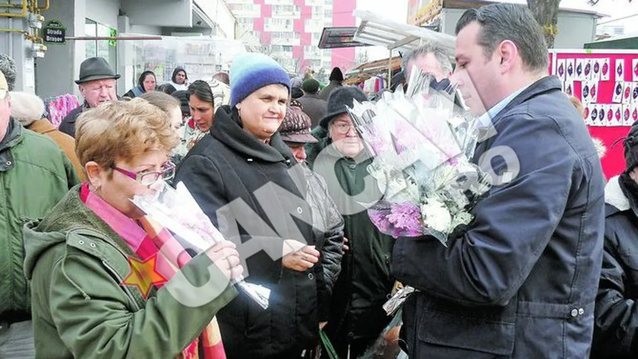 Gest cavaleresc de Ziua Femeii! Florescu a dat flori doamnelor din sectorul 6