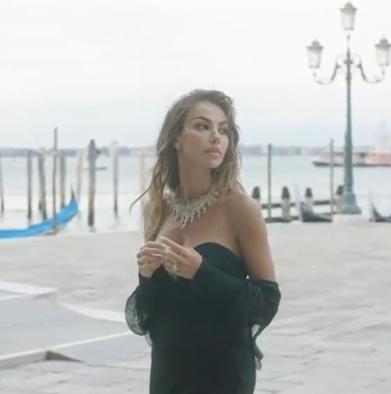 Cu lacrimi pe obraji, Mădălina Ghenea a postat un mesaj dureros în memoria unui prieten care a murit: “Aș vrea să te pot îmbrățișa cu adevărat”