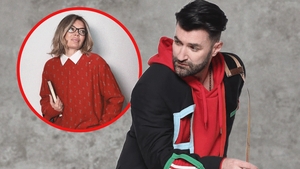 Gina Pistol nu aruncă banii pe haine, dar stilul ei îl scoate din minți pe Smiley: „Iar te-ai îmbrăcat ca un băiețel?”