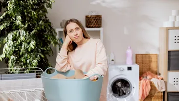 (P) Cele mai frecvente greșeli de spălare care strică hainele