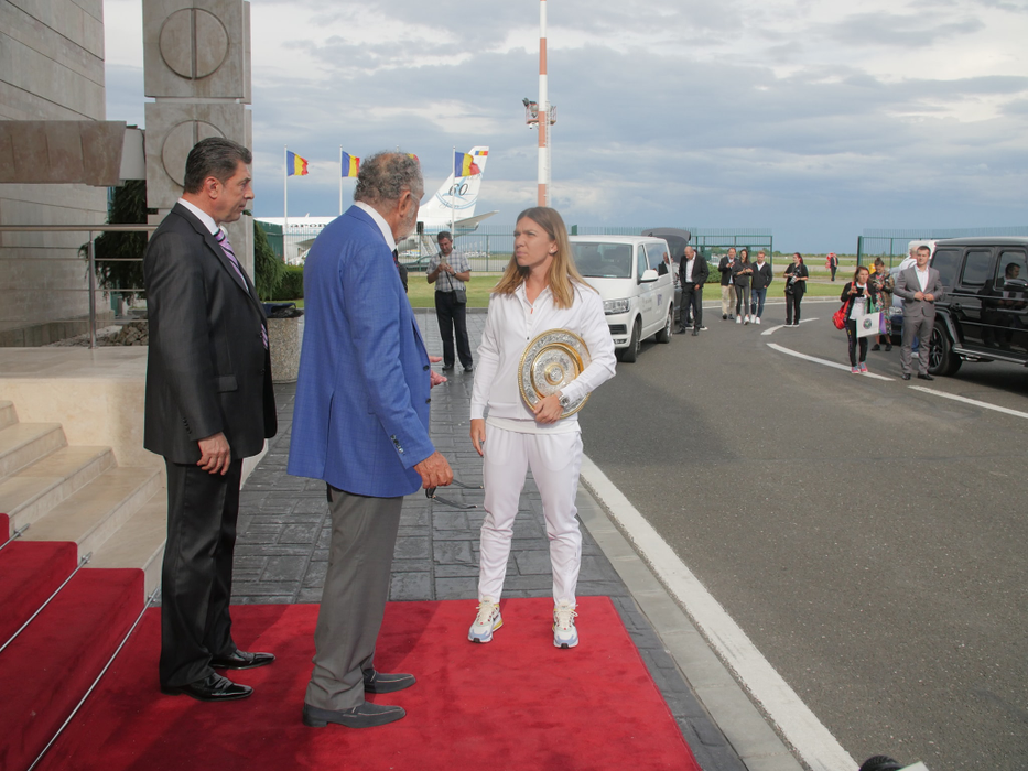 Cu ce bolid de sute de mii de euro a plecat Simona Halep de la Aeroportul Otopeni. Ce surpriză i-a făcut Ion Țiriac
