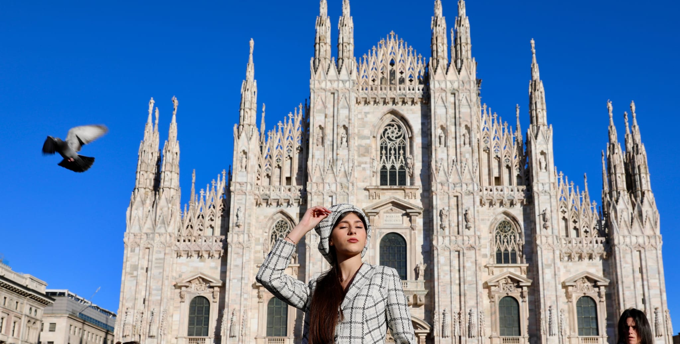 Raisandra, solidară cu poporul ucrainean la “Milano Fashion Week”. Gestul de suflet pe care l-a făcut pe scenă, în timpul defilărilor și reprezentațiilor | FOTO + VIDEO