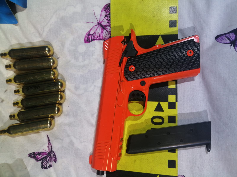 Fabulos! Ce au descoperit polițiștii în casa pistolarului cu BMW care a semănat teroare pe un drum din Dolj | VIDEO