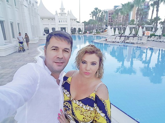 Cristi Borcea s-a distrat pe iaht cu Valentina în Italia, Mihaela la piscină cu iubitul „șofer”