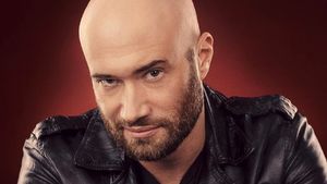 Mihai Bendeac, umilit după ce s-a fotografiat în lenjerie intimă: "Ce disperat, ai rămas fără bani?"