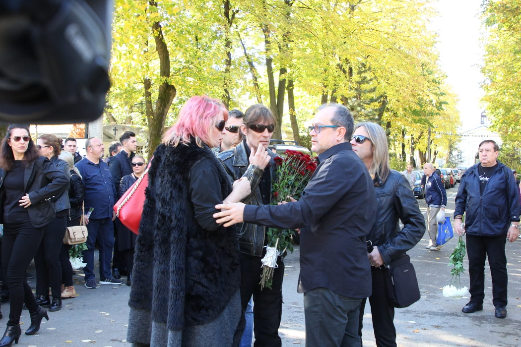 Leo Iorga, condus pe ultimul drum! Imagini exclusive de la înmormântarea îndrăgitului cântăreț