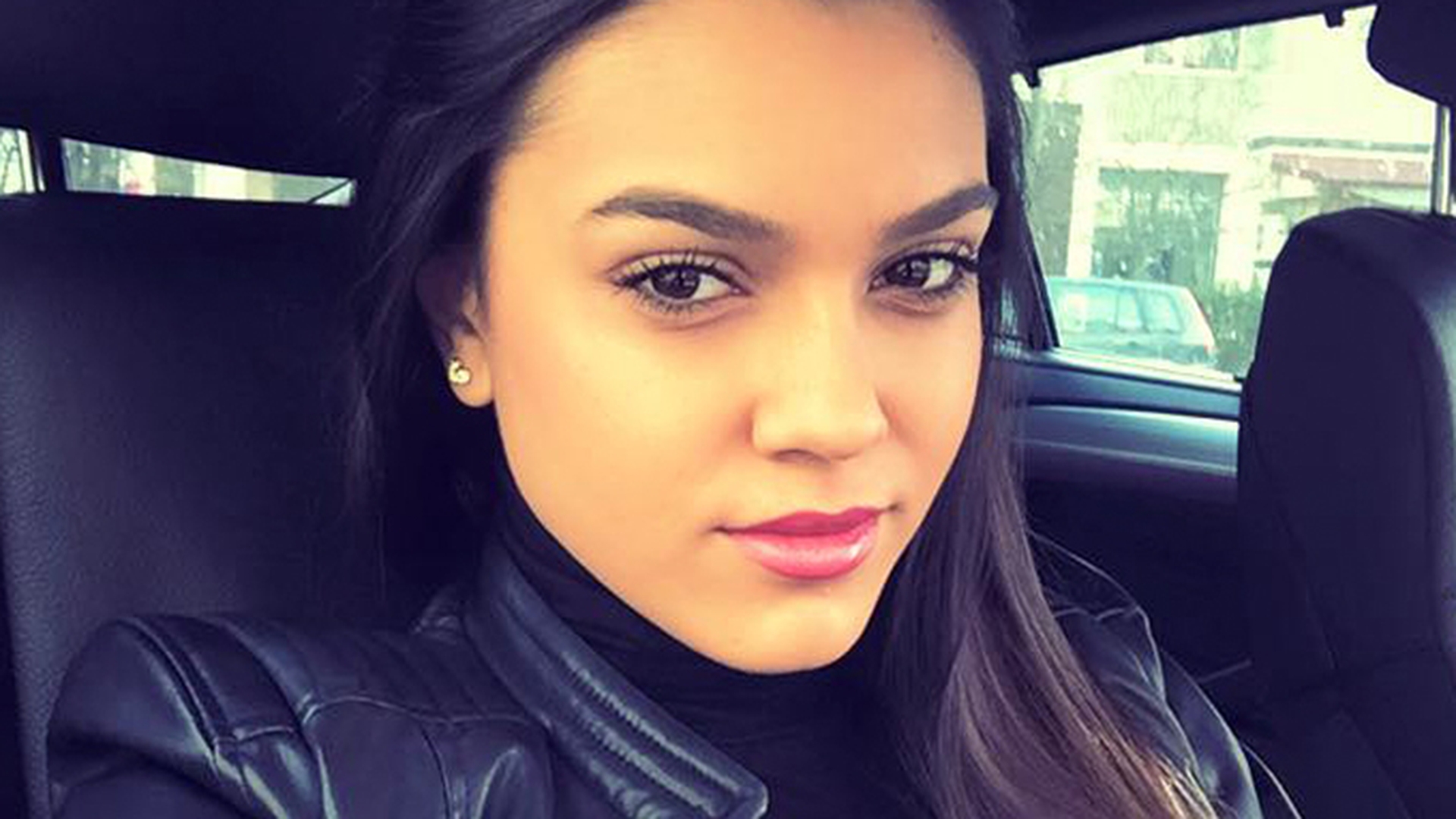 CARMEN MINUNE, selfie de infarct! Cum s-a pozat în dormitor