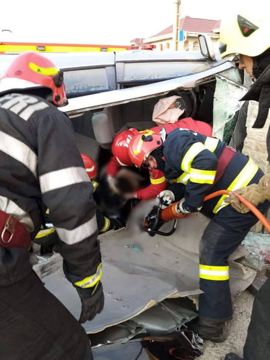Grav accident de circulație în Suceava. O mașină a intrat într-un cap de pod, iar o persoană a decedat