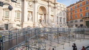 Amendă pentru turiștii care fac această greșeală în Roma. Primarul este vehement: „Este interzisă”