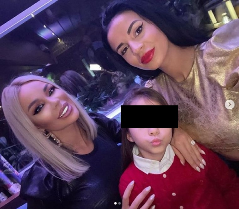 Bianca Drăgușanu și Raluca sunt prietene foarte bune. Jaqueline, primul copil al lui Bodi cu bruneta, o adoră pe Bianca