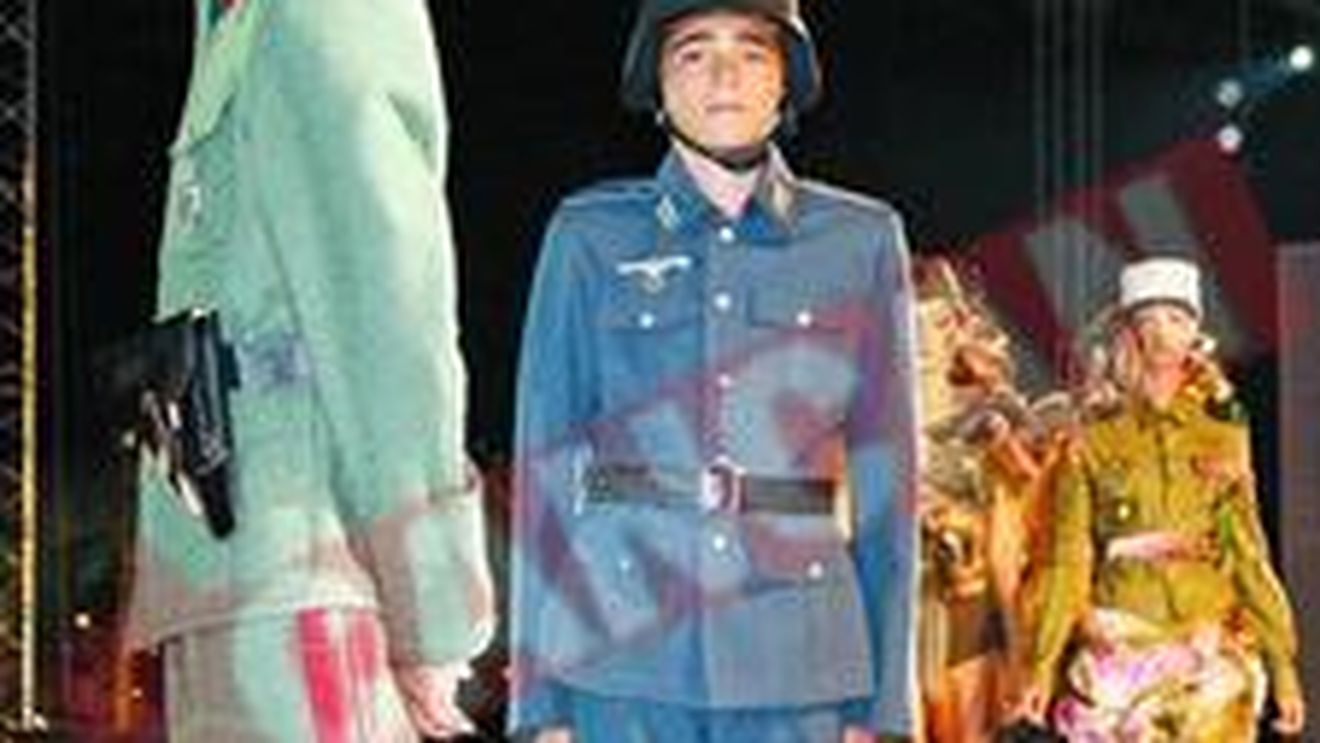 Mazare si fiul sau au defilat in uniforme germane