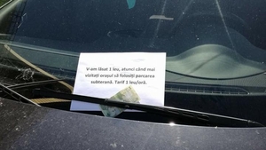 FOTO. Ce mesaj a primit un șofer fără bun simț, care și-a parcat mașina pe locul altcuiva. Conducătorul auto a primit și un “bonus”