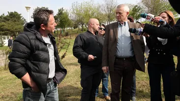 Sorin Oprescu a plantat copaci in Parcul Tineretului! Edilul Capitalei a participat la aceasta actiune cu 50 de voluntari