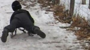 O fetiţă din Vaslui a murit după ce s-a lovit la săniuş!  Este incredibil ce hotărâre au luat părinţii după ce şi-au pierdut copilul
