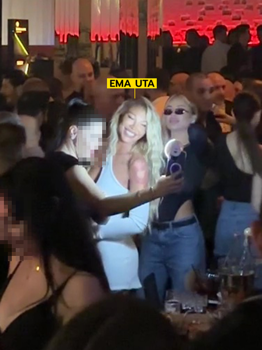 A îmbrăcat o rochie mulată / (Sursa: CANCAN.RO)