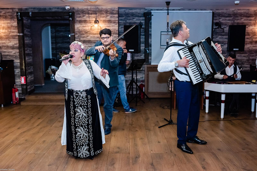 Loulou, iubita lui Lazarus, megapetrecere! VIDEO