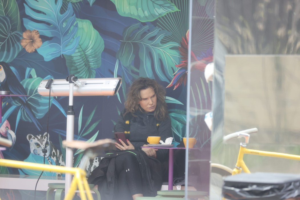Anna Lesko, la cafea, lângă pădurea Băneasa (Foto: CANCAN.RO)