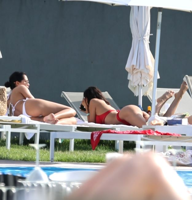 Bianca Marina, super-sexy la piscină  (Foto: CANCAN.RO)
