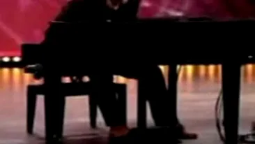 VIDEO Avem cu ce ne mandri! Un roman a ridicat publicul in picioare la  Norvegienii au talent 2011