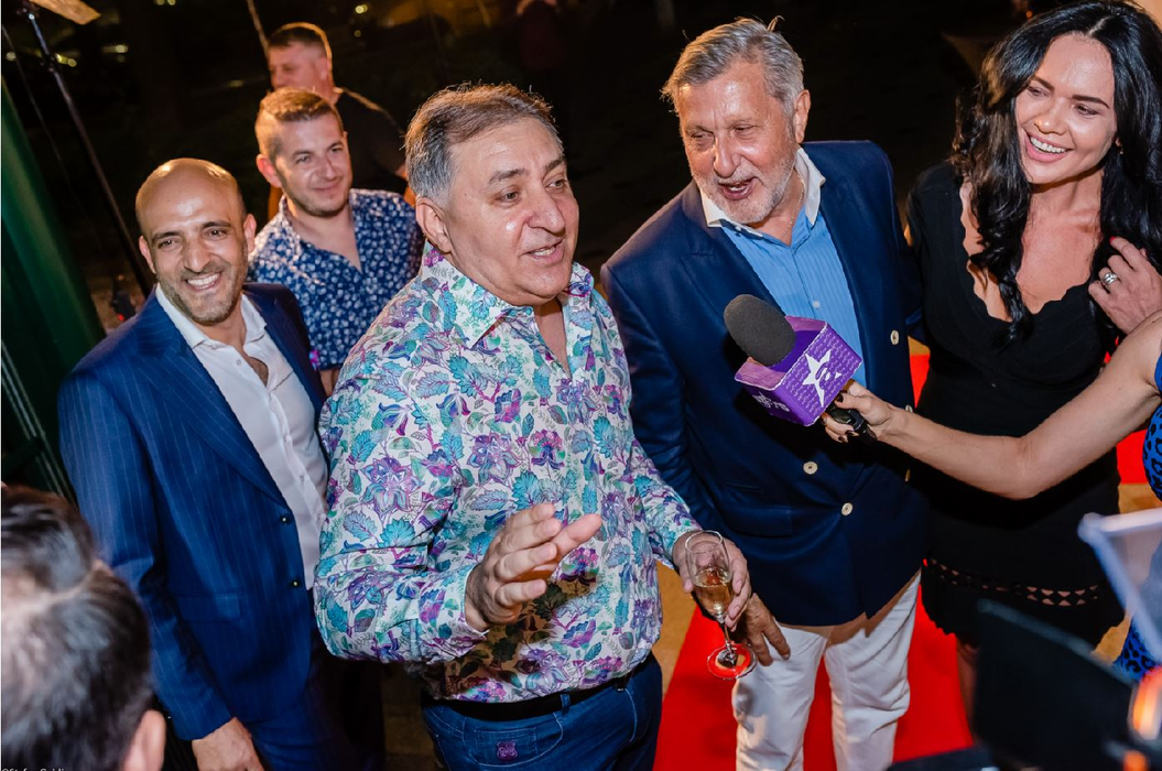 La petrecerea dată de Ensar Duman au fost invitați unul și unul
