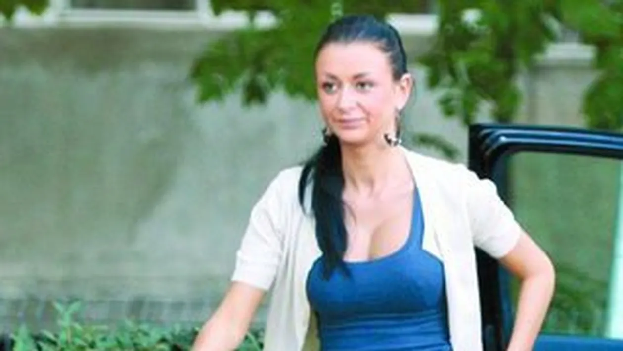 Denisa de la Bambi si sotul ei s-au intors in tara!