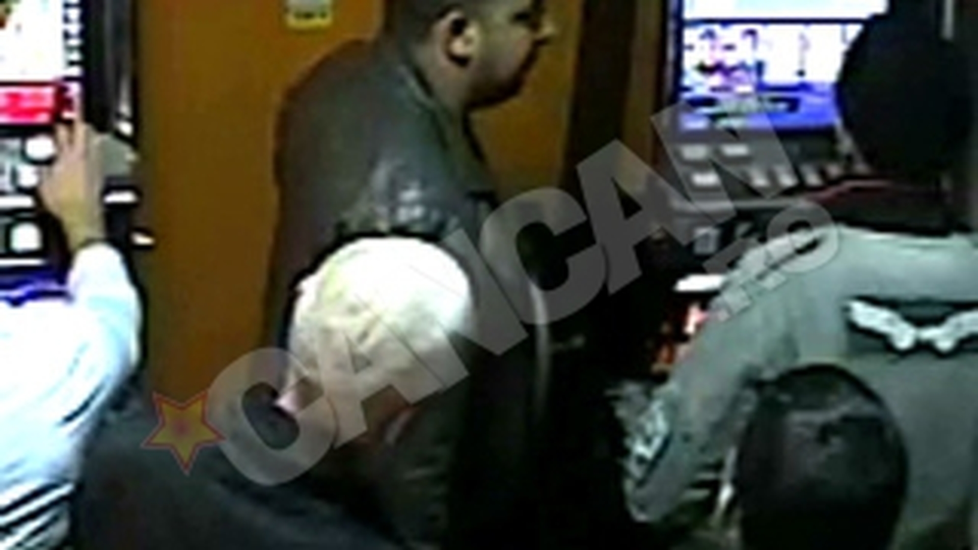 Jefuit de cei 1.700 de lei castigati la pacanele. Talharia a fost surprinsa de camerele de supravegheat din sala de jocuri mecanice
