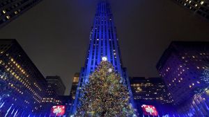 S-au aprins luminiţele în celebrul Rockefeller Center din New York! Vezi cum arată bradul din acest an. Imaginile sunt spectaculoase