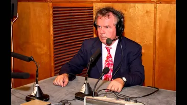 Cum arată acum Ilie Dobre, cel mai cunoscut comentator de radio din lume. Andreea Berecleanu s-a fotografiat cu el şi...