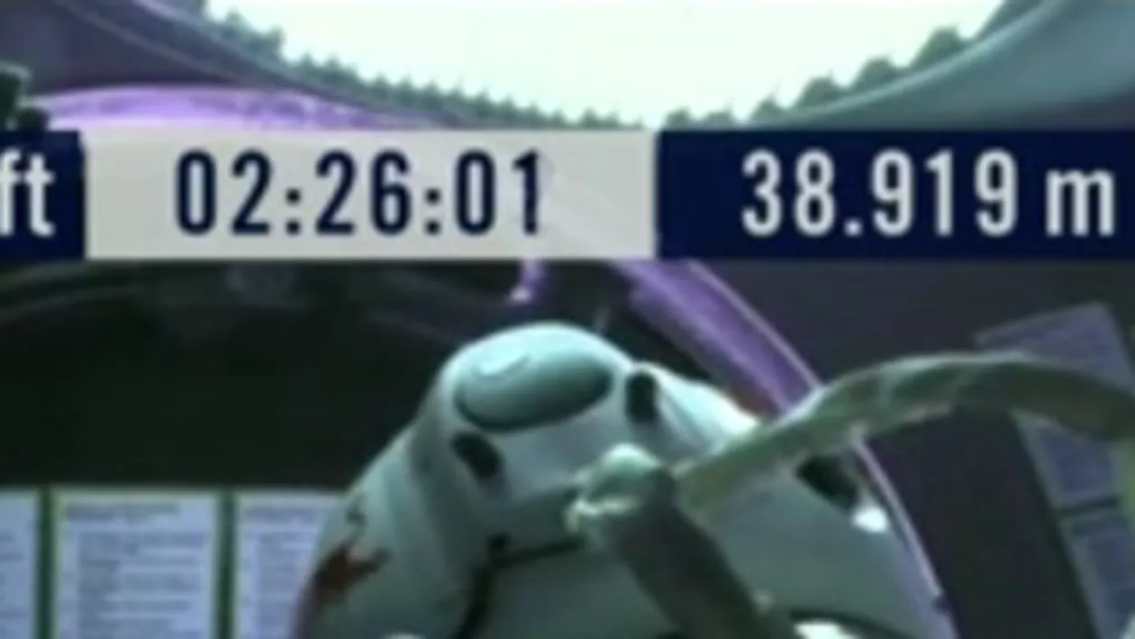 LIVE VIDEO Vezi prima saritura cu parasuta din stratosfera! Un austriac sare de la inaltimea record de 36.576 de metri