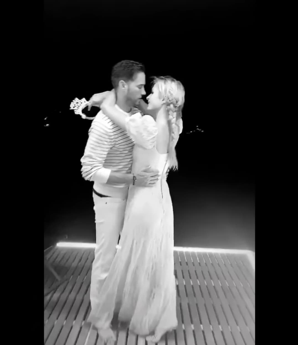 Bat clopotele de nuntă în showbiz-ul internațional! Paris Hilton a fost cerută în căsătorie. „Am spus da, da pentru totdeauna”