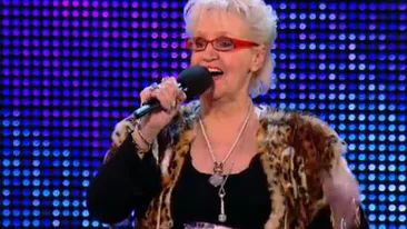 Imaginea de milioane de like-uri! Un cunoscut jurat al unui show de talente si-a pupat colega pe fese!