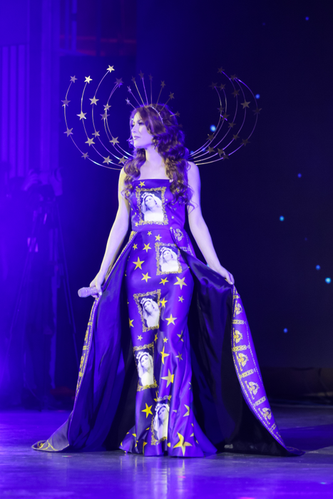 Elena Gheorghe, mărturii în lacrimi în fața a peste 4.000 de oameni. Imagini senzaționale de la show-ul cu muzică armânească