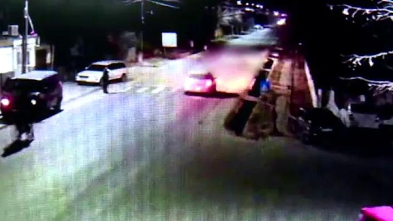 VIDEO. Moarte cumplită. Un bărbat din județul Dâmbovița a fost strivit de două mașini