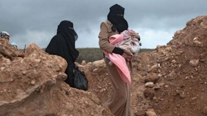 O româncă povesteşte cum a fost prinsă între teroriştii ISIS:,,Decapitau şi lăsau cadavrele în mijlocul străzii multe zile’’
