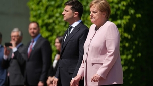 Angela Merkel, mari probleme: nu se mai oprește din tremurat! Care sunt cauzele VIDEO