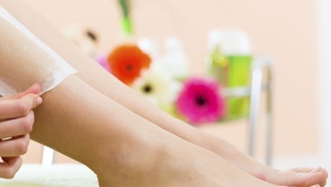 Vrei să arăţi impecabil în costum de baie? Aşa se prepară crema depilatoare. O poţi încerca la tine acasă!