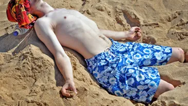 Sfaturi inainte de sezonul estival! Soarele ucide, anual, 60.000 de persoane!