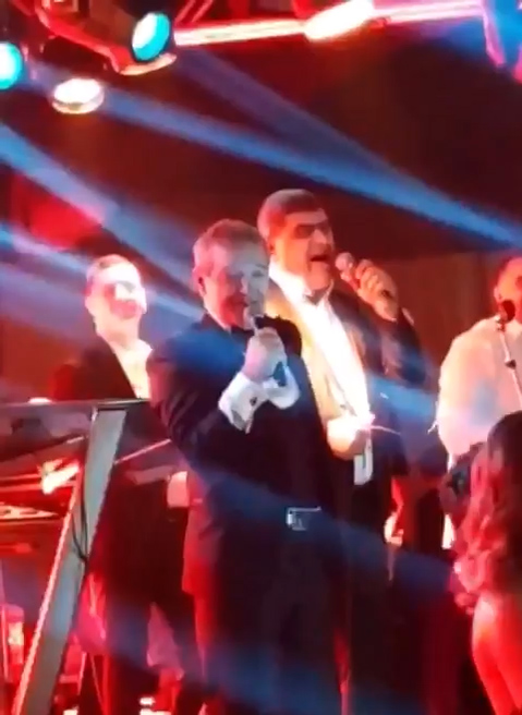 Gigi Becali, show la microfon